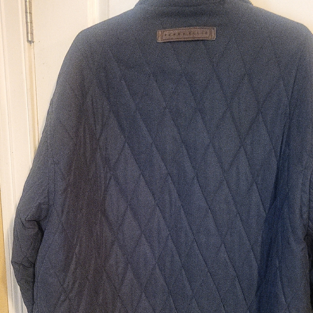 Barbour Black Quilted Puffer Jacket with Classic Design